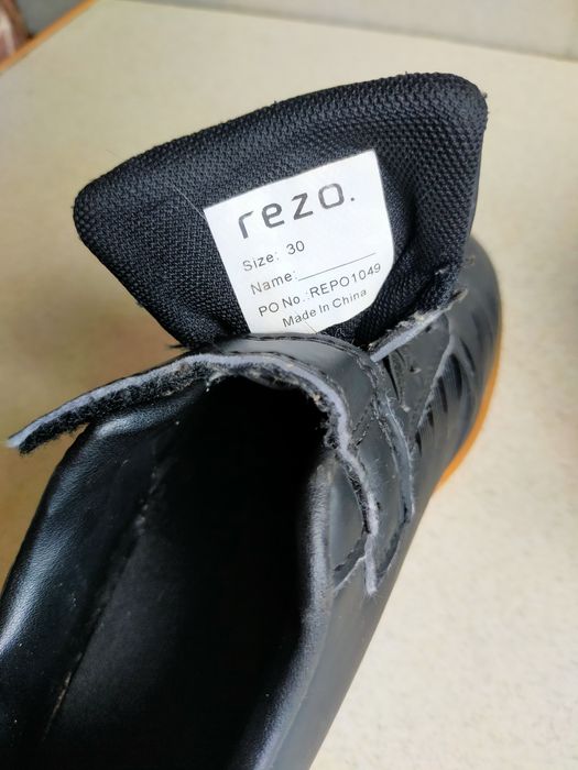 Buty sportowe halówki Rezo 30