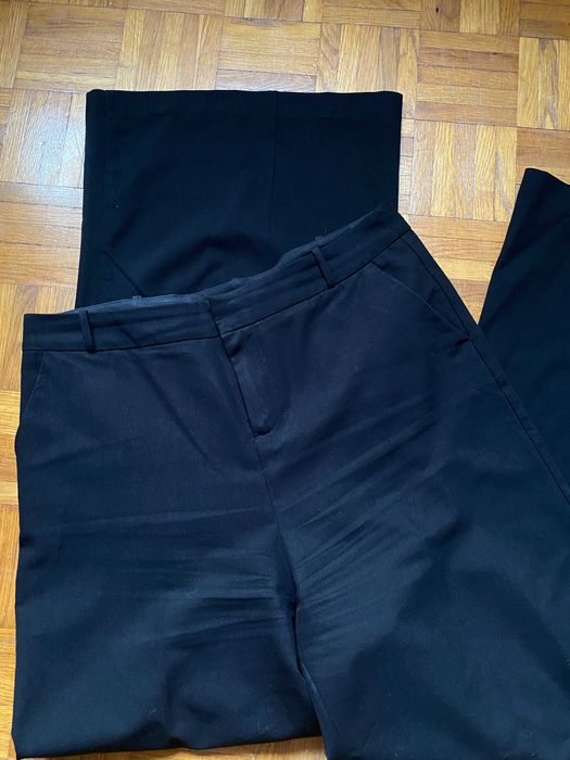 Czarne spodnie z szeroka nogawką