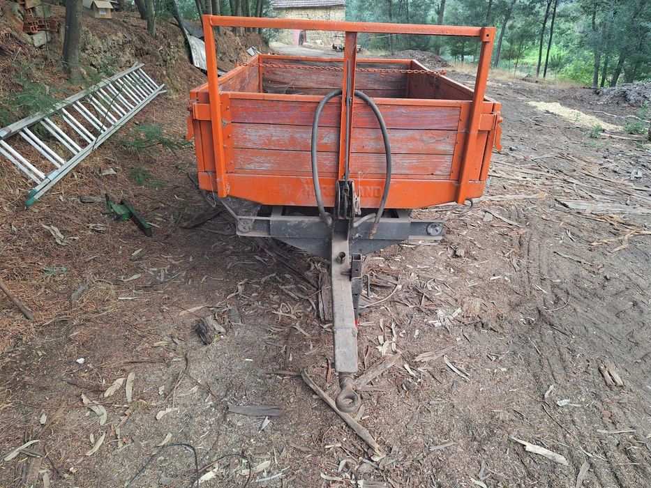 Vendo reboque para trator