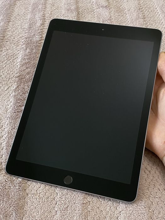 Планшет Apple Ipad 6-32gb класний стан