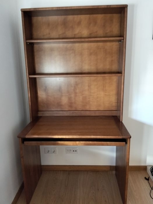 Mobília de quarto em cerejeira maciça, usado mas em bom estado.