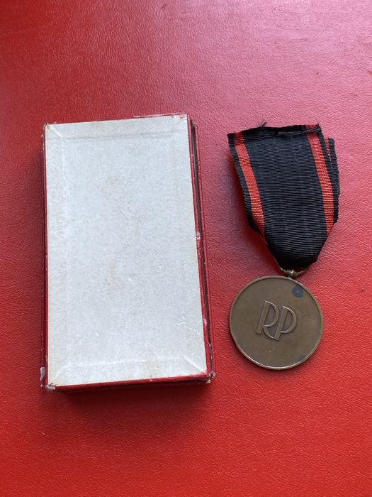 Medal Niepodległości IIRP 1937 r. komplet