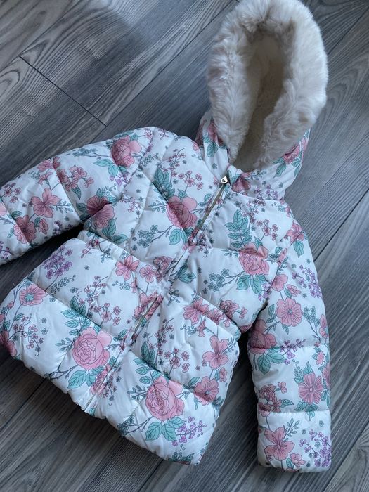 Куртка на дівчинку