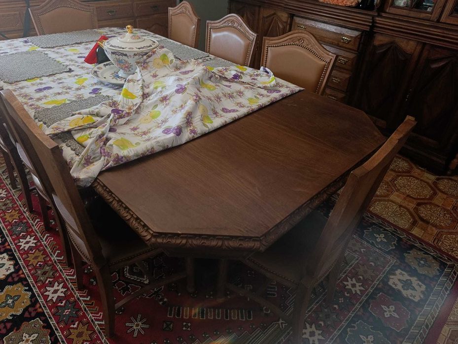 Guarda loiça  e mesa con cadeiras