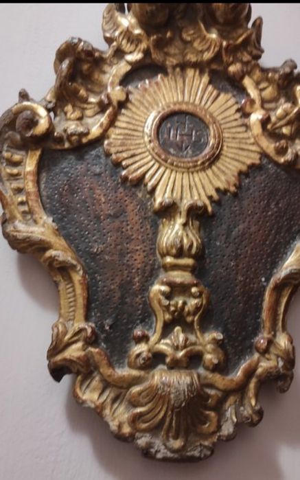 Belo Medalhão Devocional IHS, Barroco, Madeira e Ouro, Séc XVIII