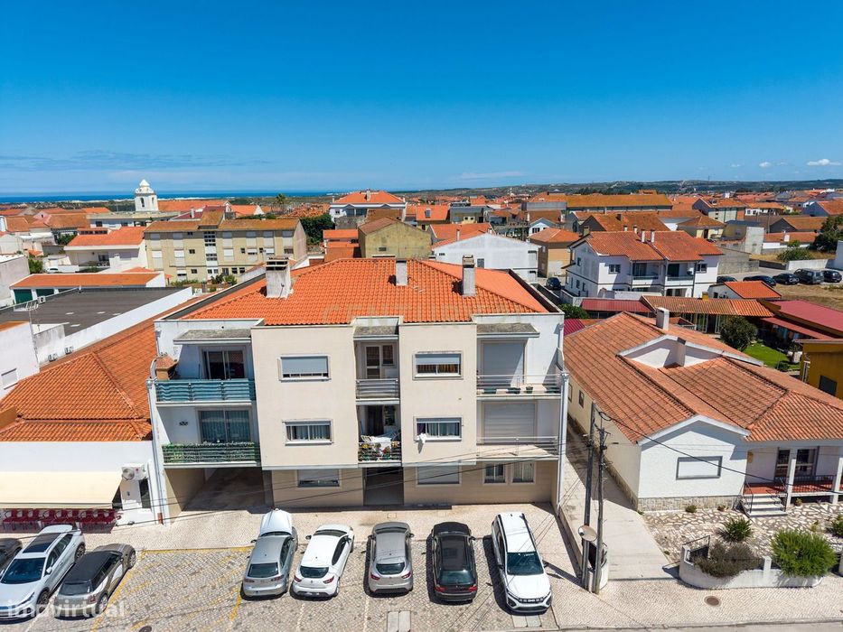 Apartamento T2 com garagem, churrasqueira e espaço exterior | Vieira d