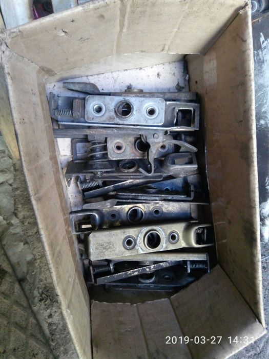 Замок двeри двeрки капота ручка sprinter 903 lt