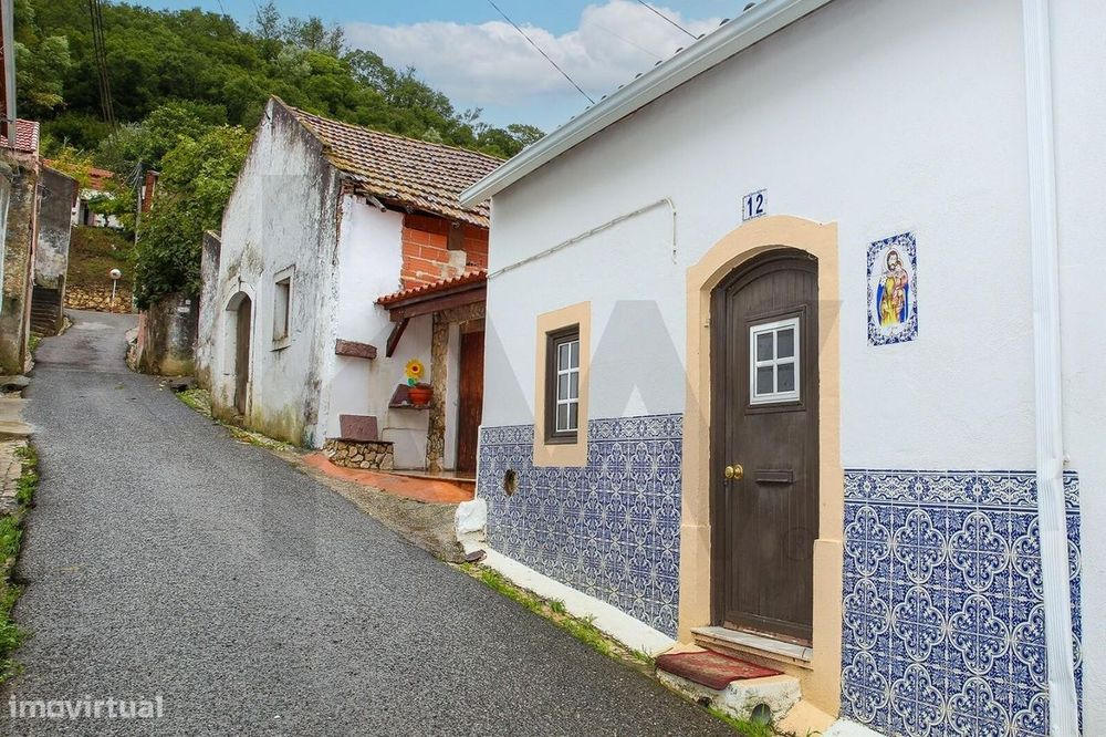 Moradia Tradicional T3 com Sótão e Pátio — Azedia, Alenquer