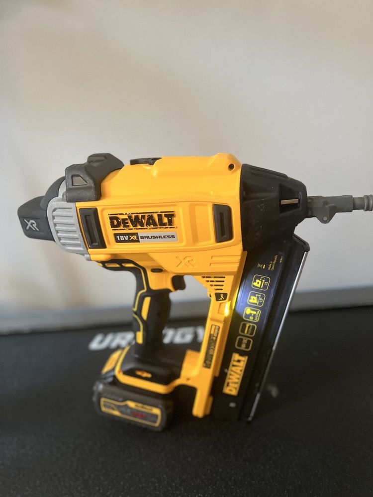 Gwozdiarka Do betonu Dewalt DCN890 +akumulator flexvolt 6ah 2021rok