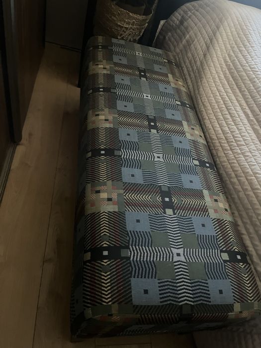 Piekny koziolek na drewnianych nogach