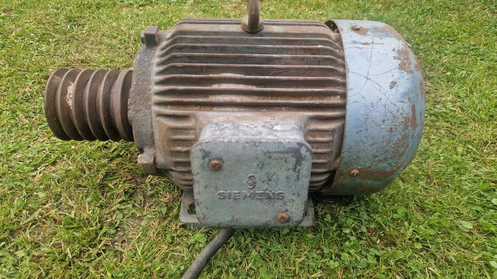 Silnik 2.2 Kw 945obr/min