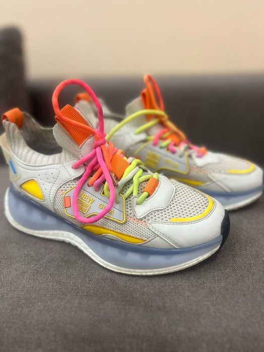 кросівки розмір 35-36