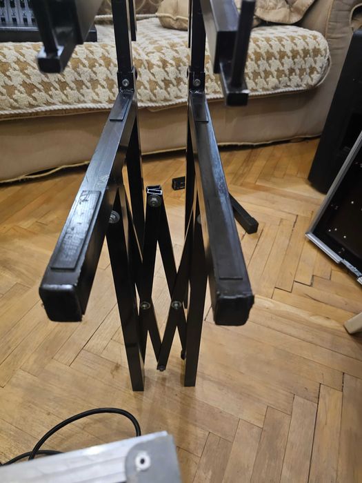 Стійки під клавіші. під ноти, мікрофонні... Стан відмінний. Нові. ...