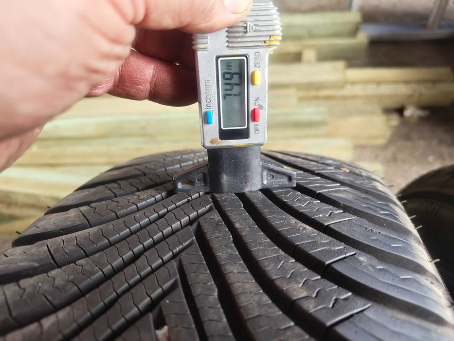 Opony zimowe uzywane 215 55 R17 Michelin 2021 rok 2 sztuki z46