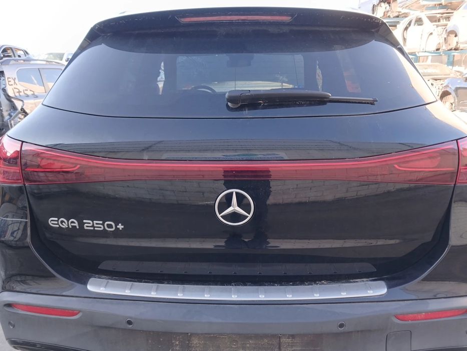 Farolim nevoeiro central MERCEDES-BENZ EQA (H243)