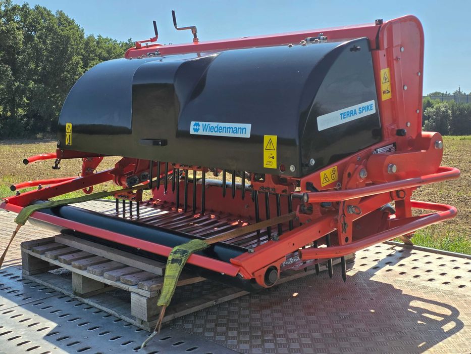 Aerator Wiedenmann Terra Spike G6 160 John Deere PIASKARKA Top dresser RINK Napowietrzanie TURFCO wertykulator TORO piaskowanie SISIS Redexim