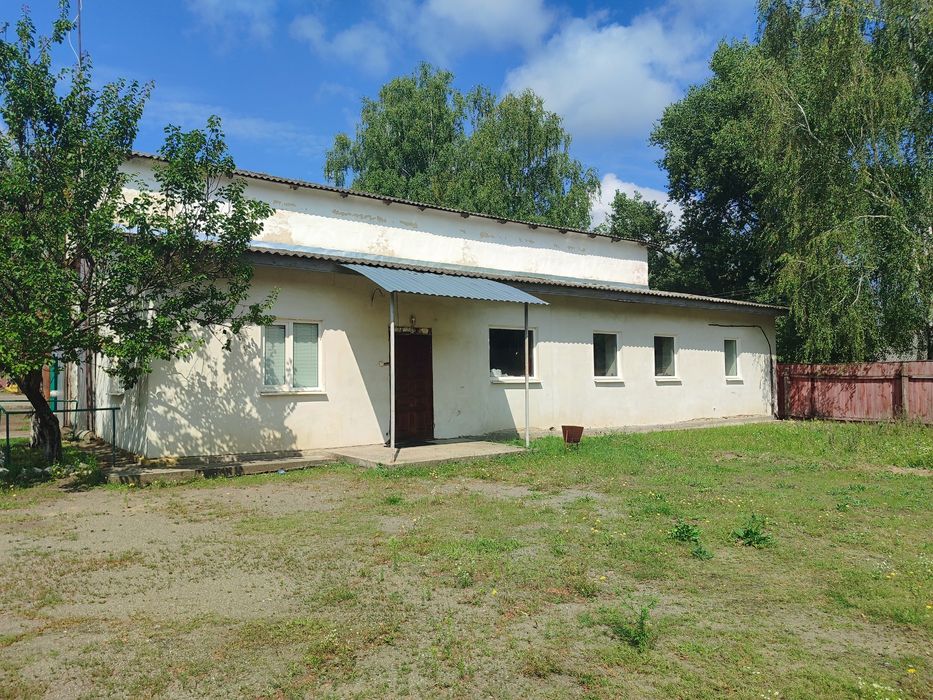 Продається комплекс приміщеннь в с.Різня