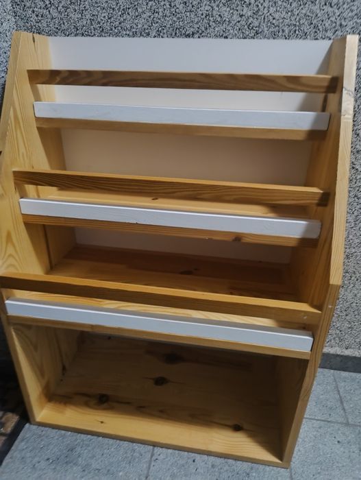 Szafka półka na książki Montessori