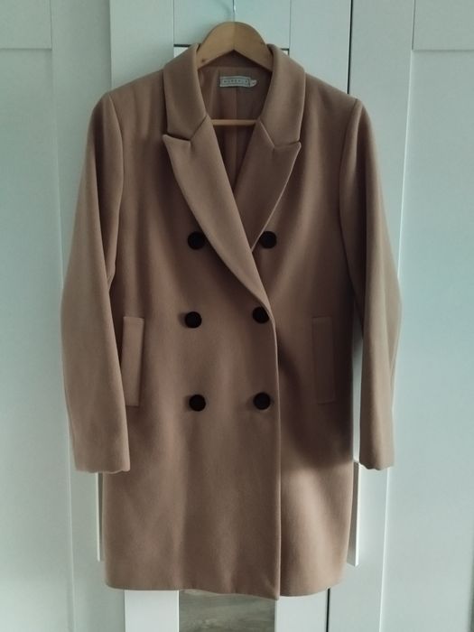Elegancki Płaszcz dwurzędowy karmel.