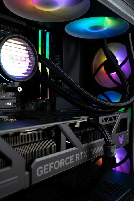 PC Ryzen 7 9700X/RTX 5080/32GB DDR5/2TB