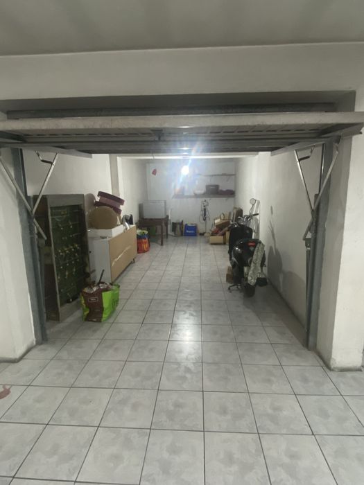 Garagem fechada  em peniche bem localizada
