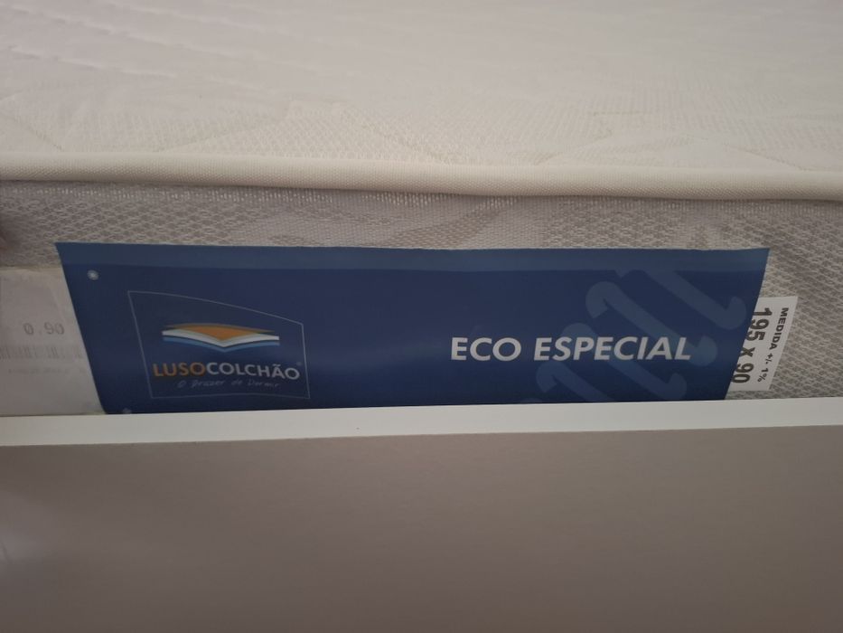 Cama Nova Branca e Rosa