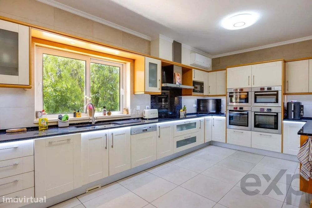 Moradia Familiar T3+1 com Piscina, Entre Lagos e Praia da Luz