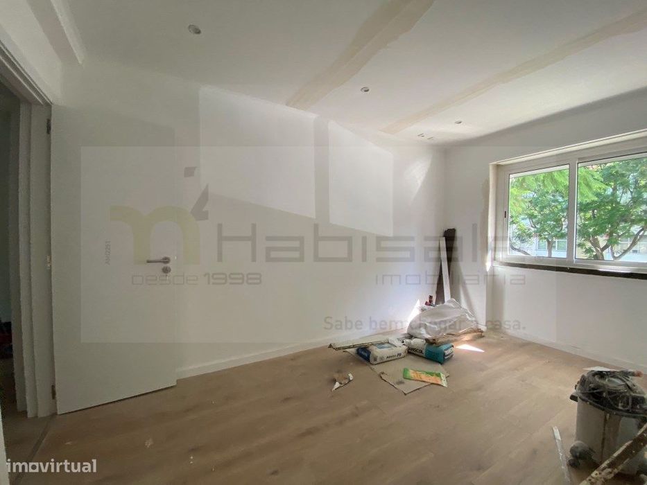 T3 Renovado com Suite | Excelente Localização | Amadora