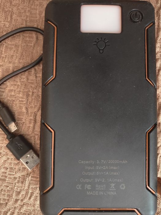 Павербанк  20000mAh с солнечной панеллю і фонаріком.