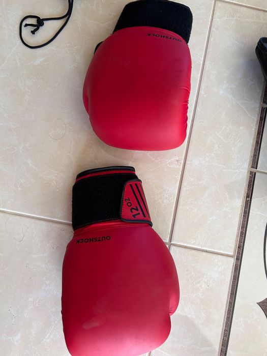 Luvas- caneleiras com pé- plaustrons para boxe