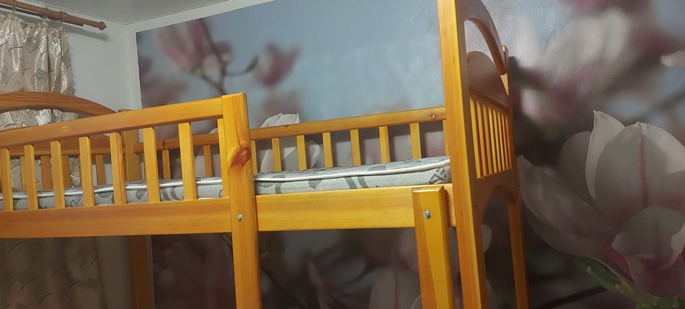 Ліжко двоярусне у відмінному стані.