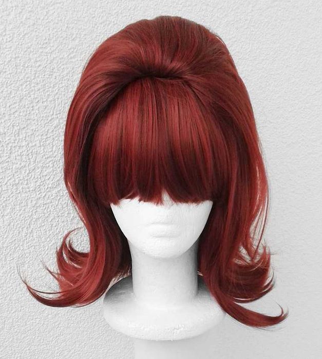 Czerwona peruka fryzura lata 60 70 te natapirowana Peggy Bundy wig