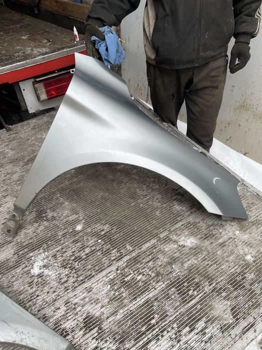 Передние крылья Volvo XC60 XC90 оригинал левое правое