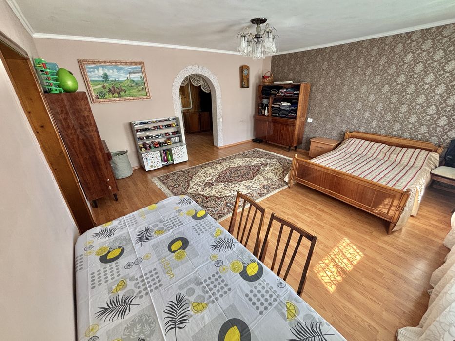 Продається будинок 110м.кв. Ділянка 9 соток. Тисменичани. Школа. Садок. Газ. Світло. Вода