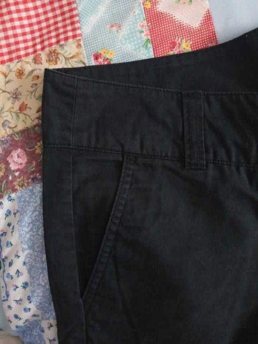 Calças pretas, boca de sino