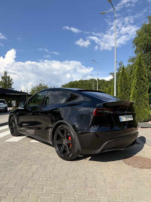 Tesla model Y performance
