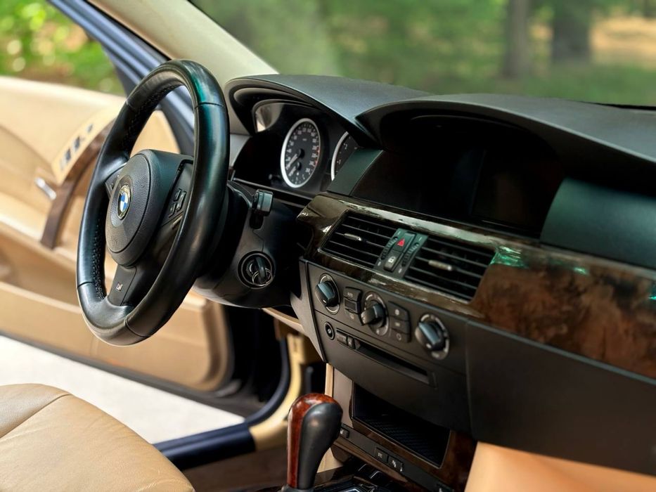 BMW E60 523I