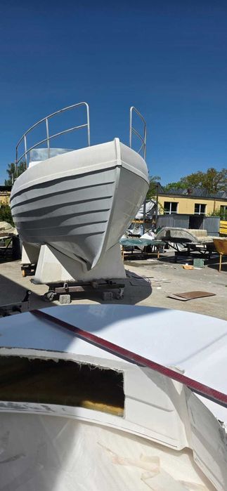 Jacht motorowy Courier 970 do wykończenia