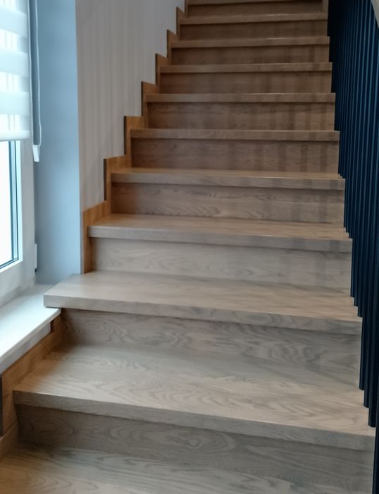 Schody drewniane, balustrady