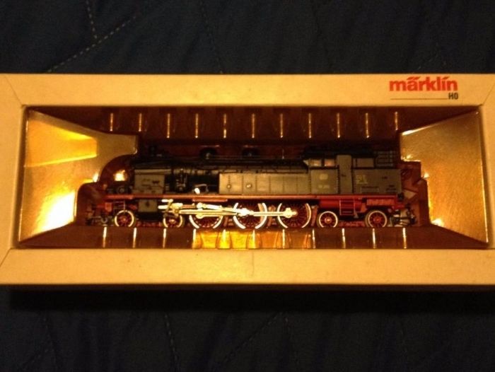 Comboio na caixa set 3106 + tender Marklin Grua 7051 passagem de nivel