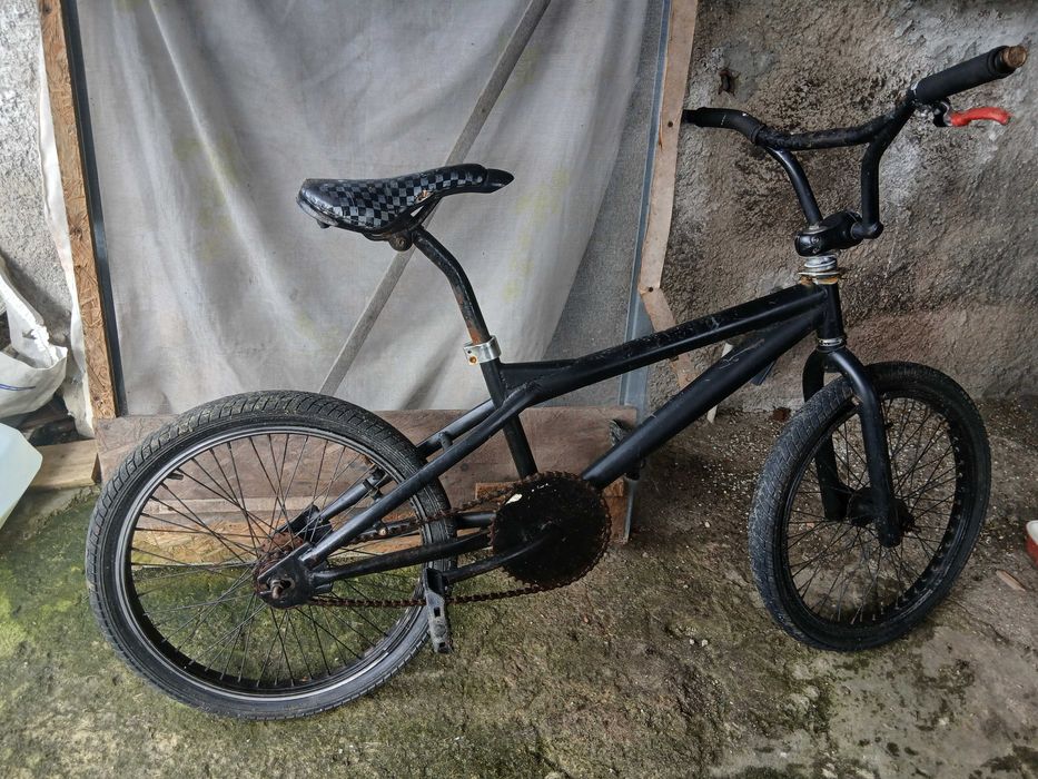 Bmx em bom estado preta