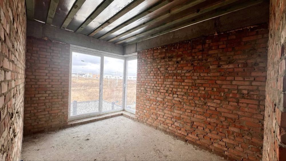 Продається котедж на Щасливому