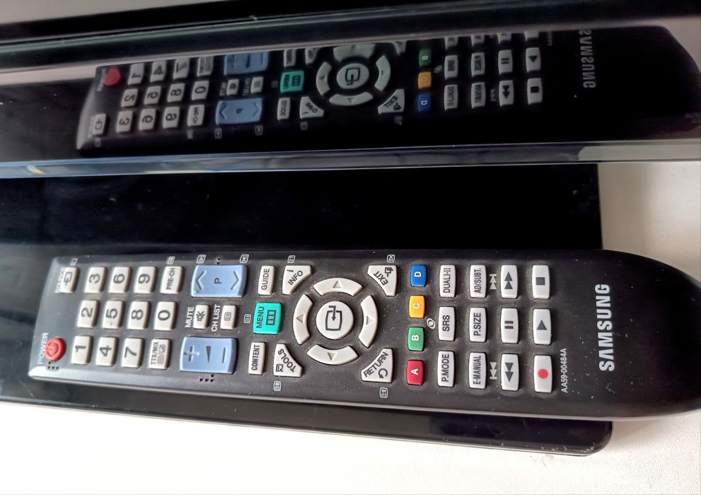 Telewizor Samsung 32" cale zgrabny mały Full HD Dolby Digital Plus