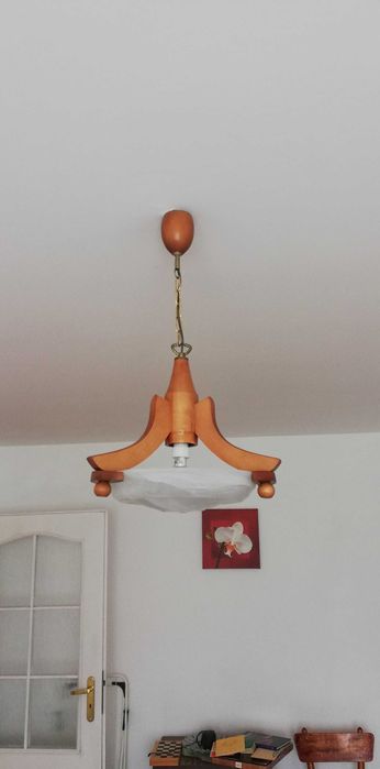 lampa drewniana sufitowa
