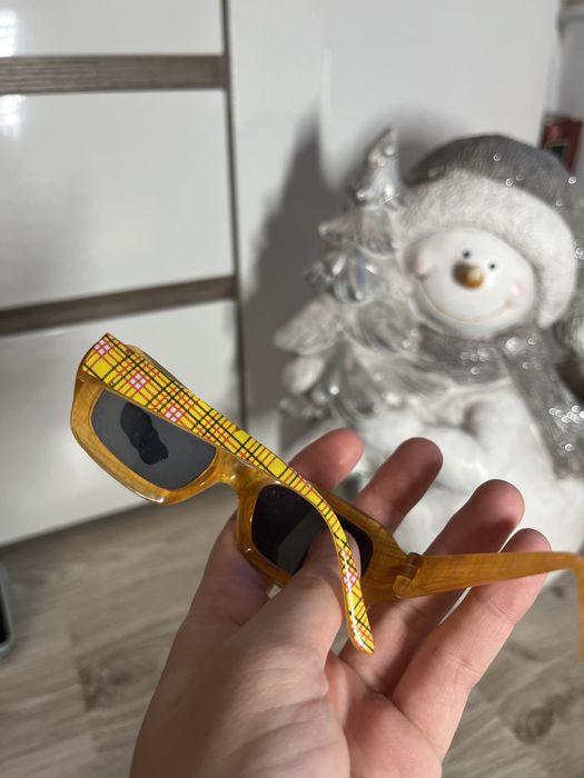 Zolte dzieciece okulary przeciwsloneczne
