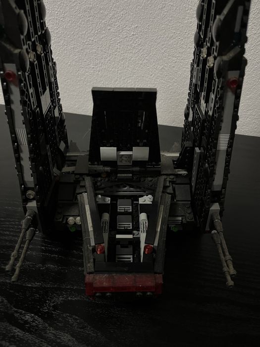 Lego Star Wars: Kylo Ren’s Shuttle 1005 peças