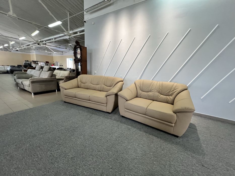 Дивани шкіряні двійка трійка капучіно