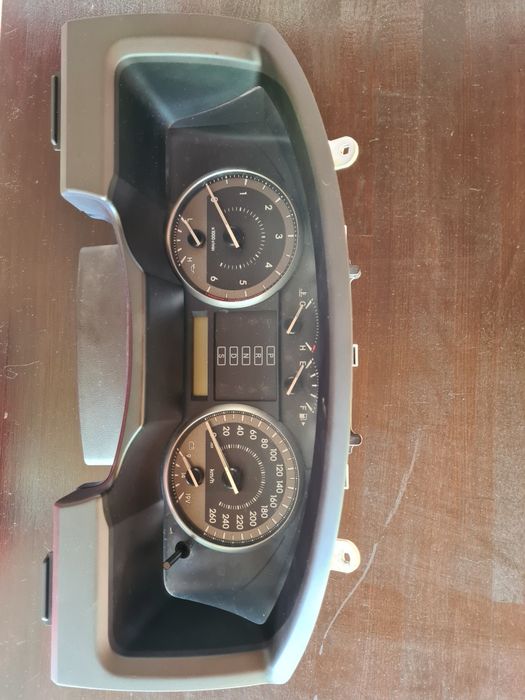 Панель приладів Toyota Land Cruiser 200