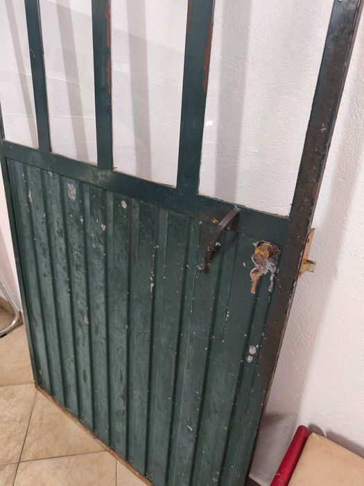 Porta em ferro verde