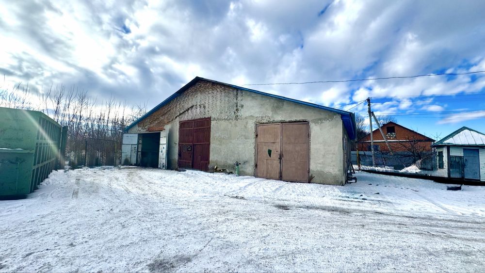 Продаж комерційного об’єкта з житловим будинком у м. Острог